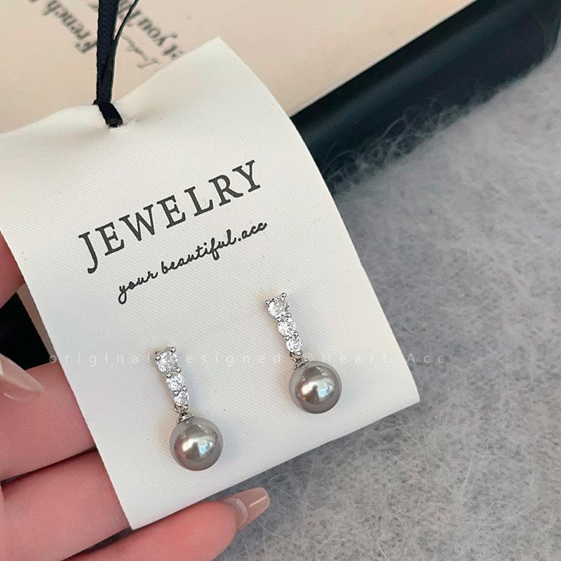 

Autumn and winter pearl flash diamond silver needle earrings women s French high-end sense light luxury short earrings niche design fashion earrings