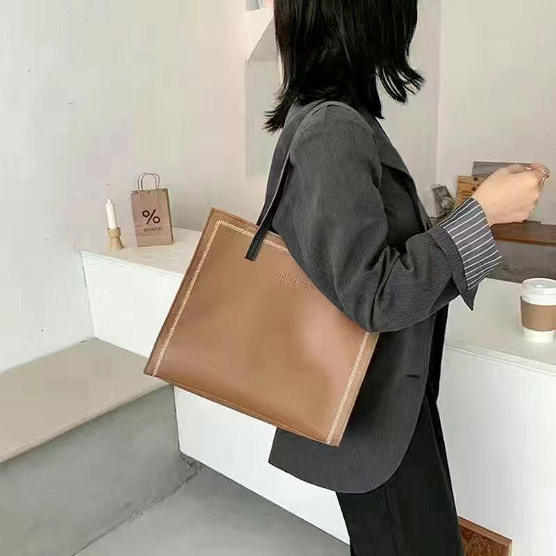 2024 Summer Women's Versatile Western-Style Shoulder Bag - Small, Textured, Trendy, Influencer-Approved.