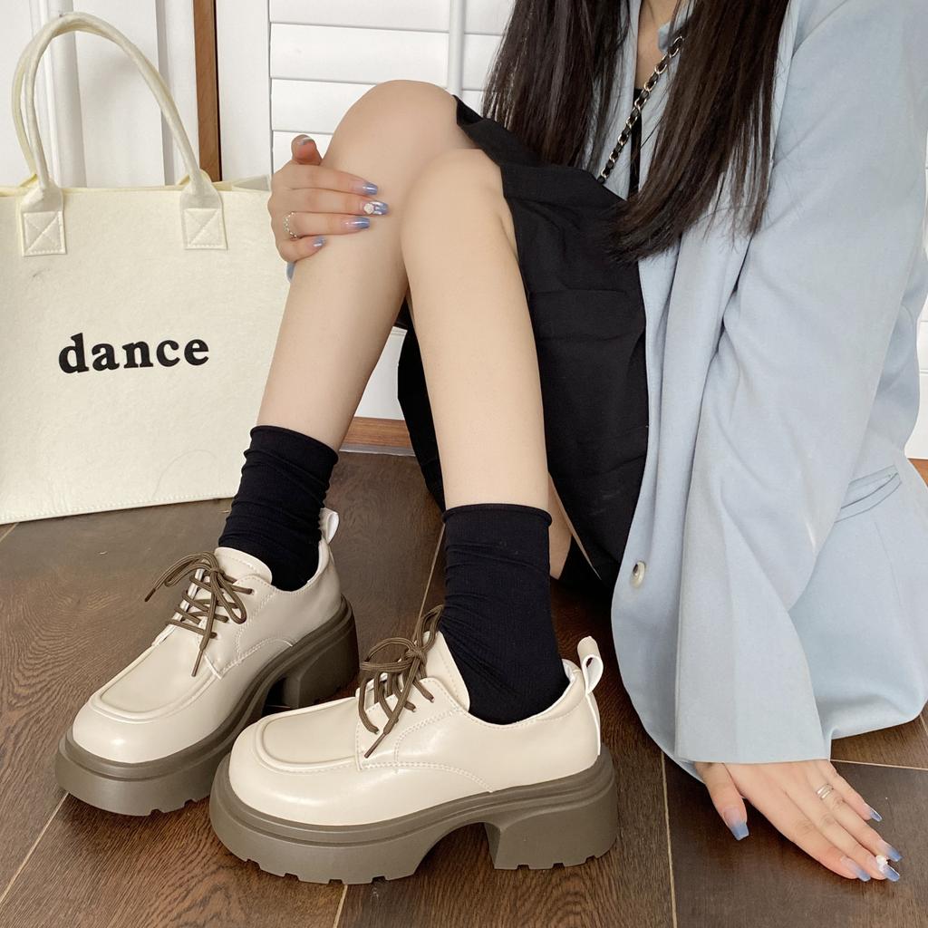 Britischer Stil schwarze Plateau-Schuhe mit dickem Absatz kleine Lederschuhe Damen 2025 neu Frühling und Herbst Französisch Retro runde Zehe Mary Jane Einzel-Schuhe