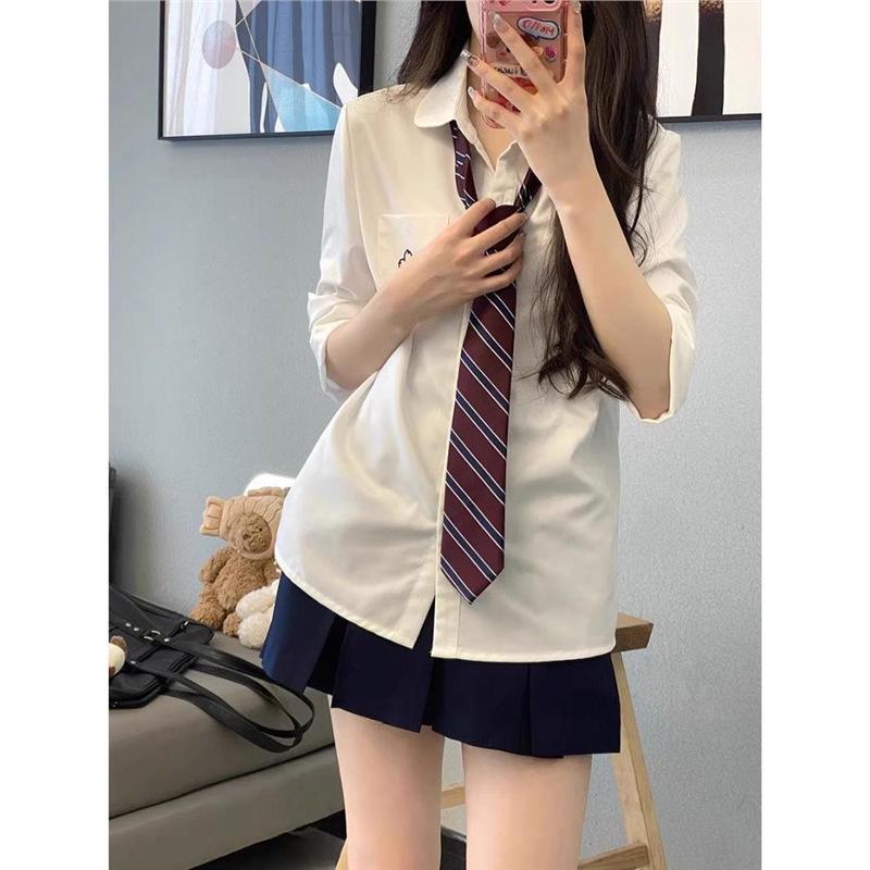 

Женская вышитая рубашка и короткая юбка в стиле японской академии S