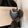 Meistverkaufte exquisite einzelne Schultertasche für Damen, neue herzförmige Perlenschuhtasche mit hoher Textur, Braut-Rotkettentasche
