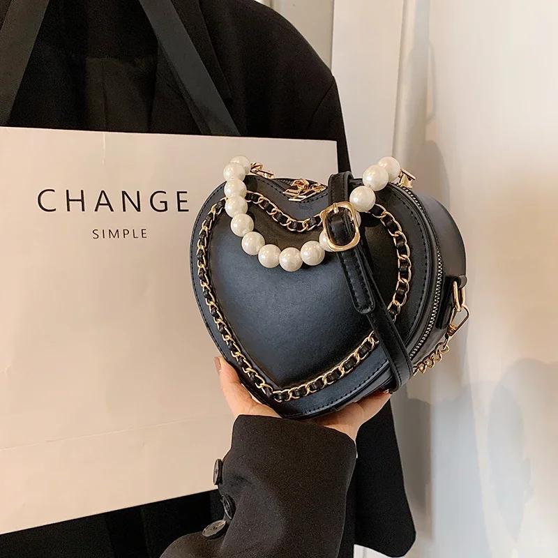 Meistverkaufte exquisite einzelne Schultertasche für Damen, neue herzförmige Perlenschuhtasche mit hoher Textur, Braut-Rotkettentasche
