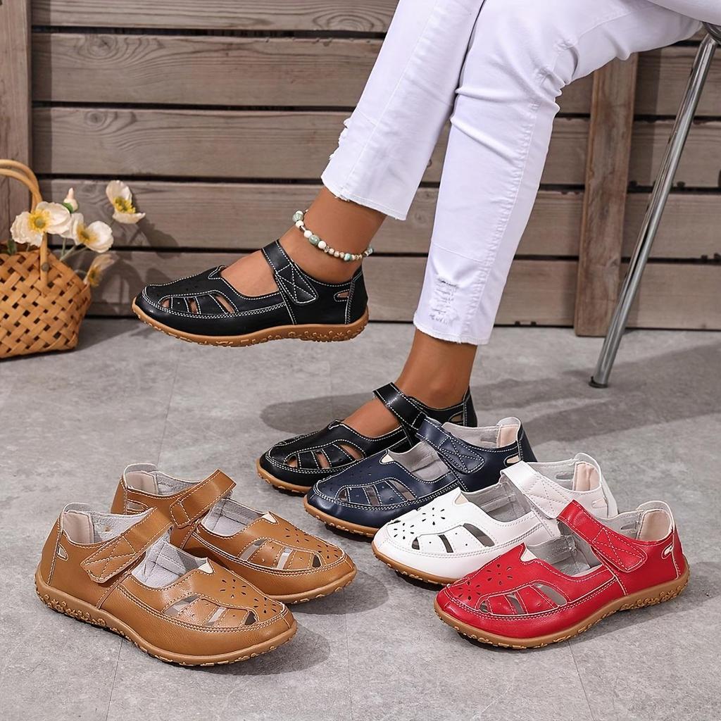 Damen flache Sandalen, Sommer durchlässige römische Sandalen mit Ausstanzungen, lässige atmungsaktive Schuhe für Mütter