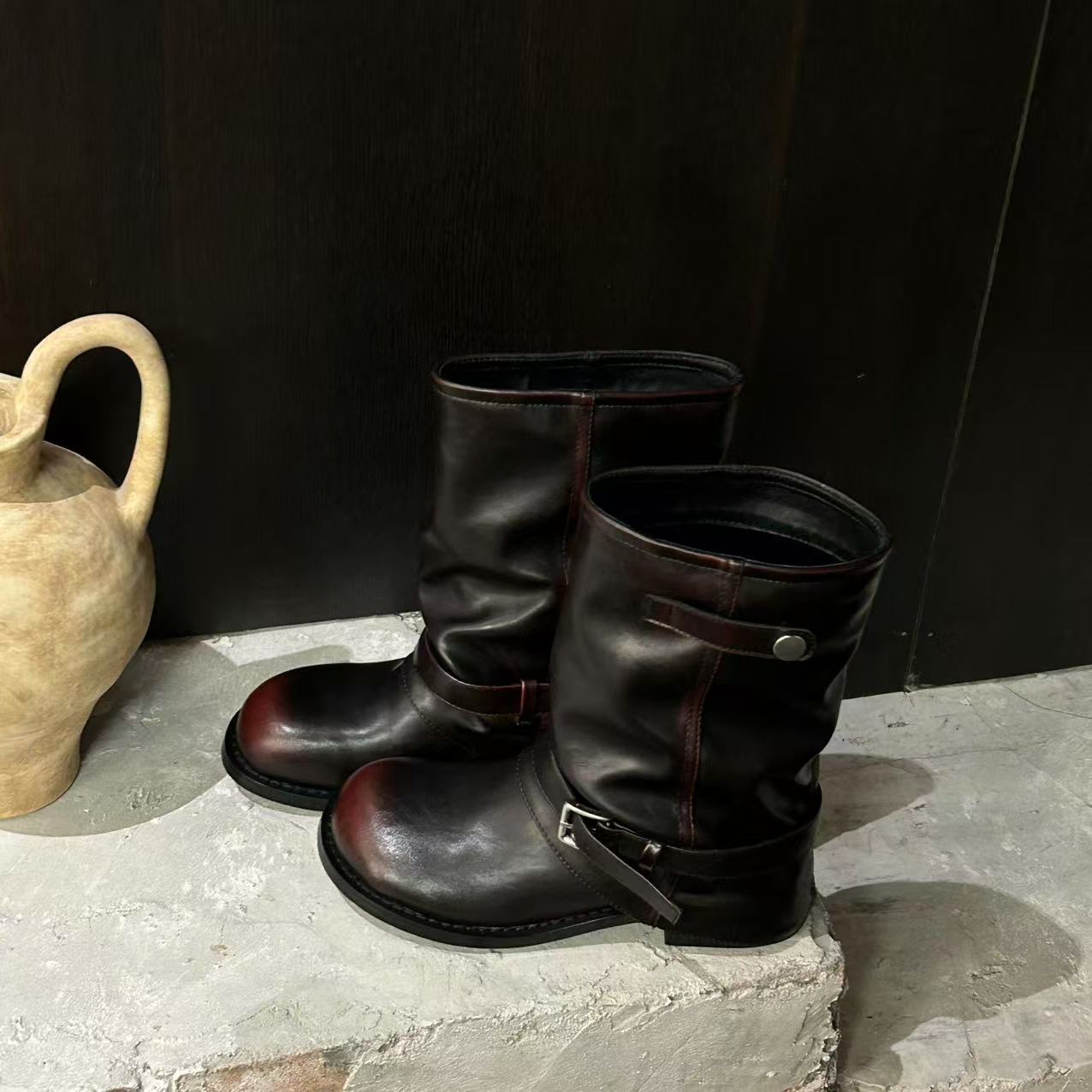 

Синий шкаф Женская обувь Ворона Письмо Голова манго Плиссированные брюки Рыцарские ботинки Короткие ботинки на меху Ретро ботинки 2025 Новинка 40 коричневый