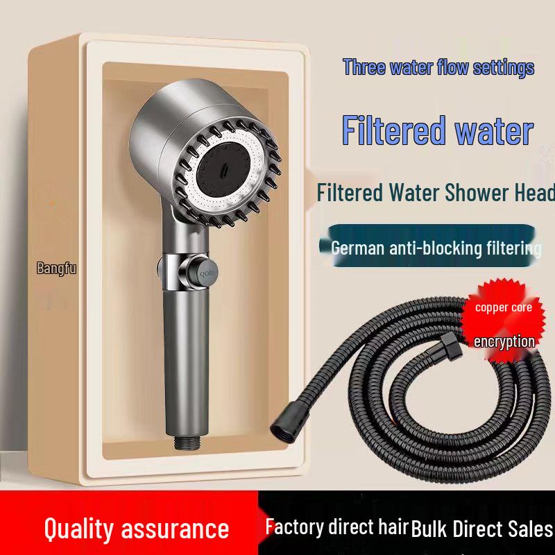 Verbessern Sie Ihr Duscherlebnis mit dem Dai Spray Duschkopf-Set, ausgestattet mit einem kraftvollen Strahl, einem integrierten Filter und einem eleganten Lotus-Design.