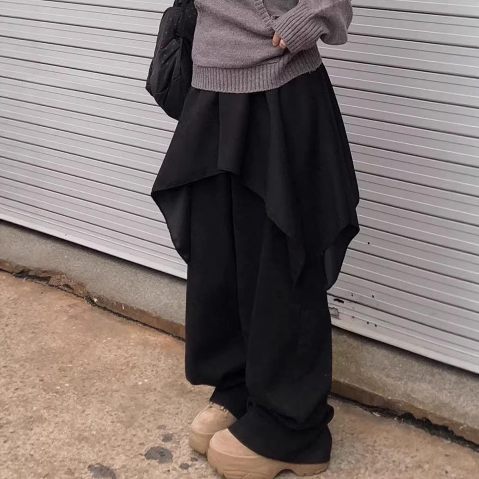 

Available in three colors, these Korean vintage-inspired brushed twill pants feature an irregular hem and a loose, faux two-piece Japanese style. One Size чёрный