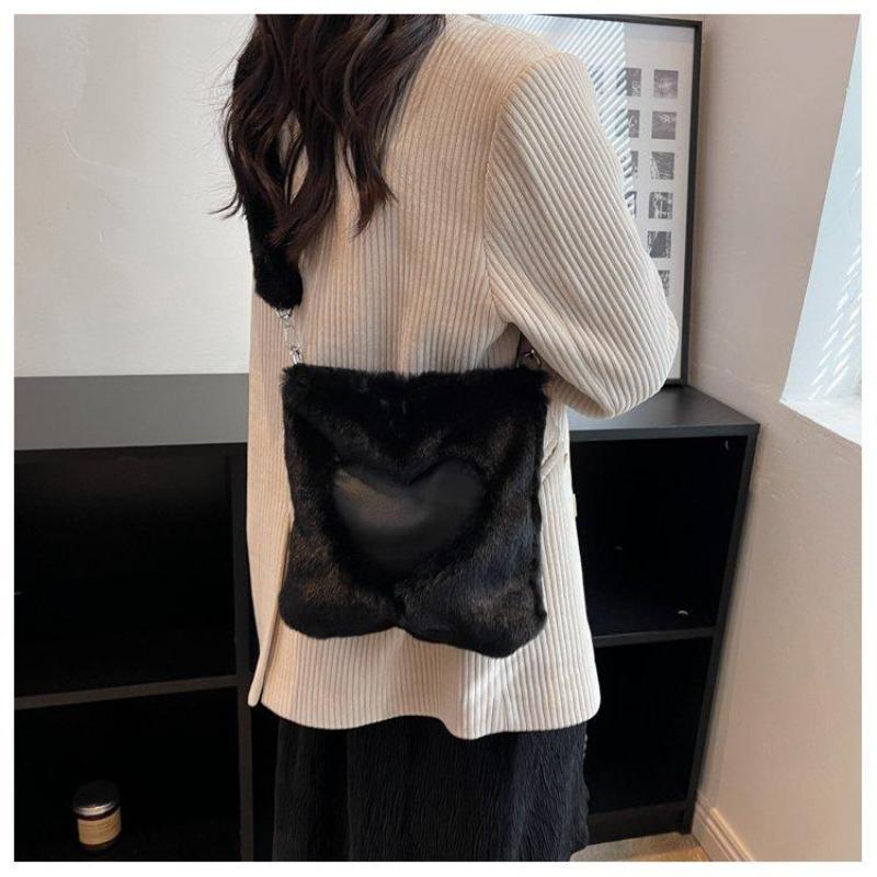 Fashion Love Heart Clutch Bag Versatile Women's 2023 New Fall Winter Large Capacity Shoulder Crossbody Bag Soft Plush Tote Bag