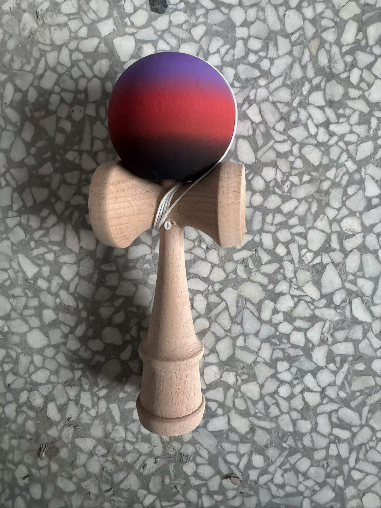 

Дерев яна Кендама Іграшка на Вправність для Дітей та Дорослих - Покращуйте Координацію Рук та Очей Через Веселу, Навчальну Гру.