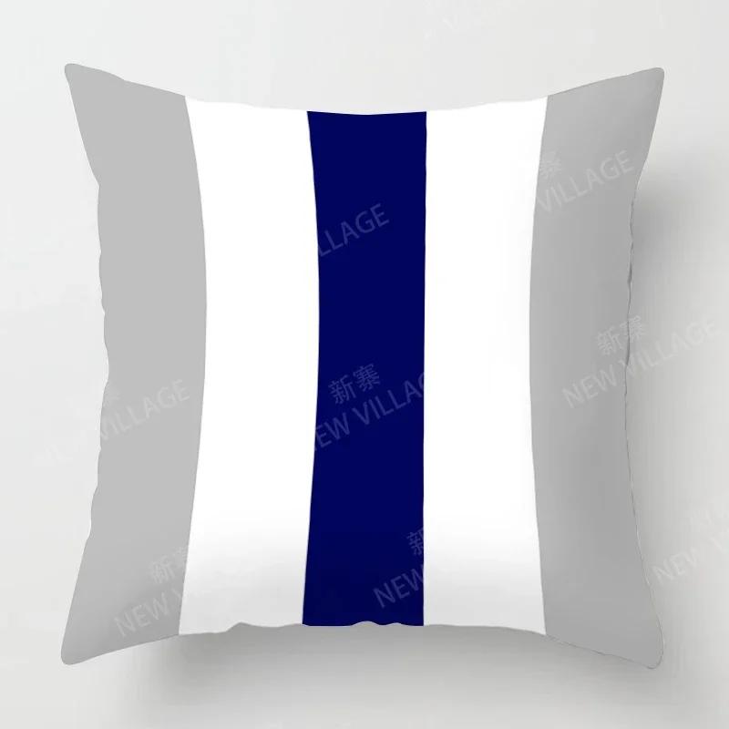 Doplňte dekoraci svého obývacího pokoje stylovým geometrickým povlakem na polštář v modrobílém květinovém vzoru Home Decor 45x45 40x40