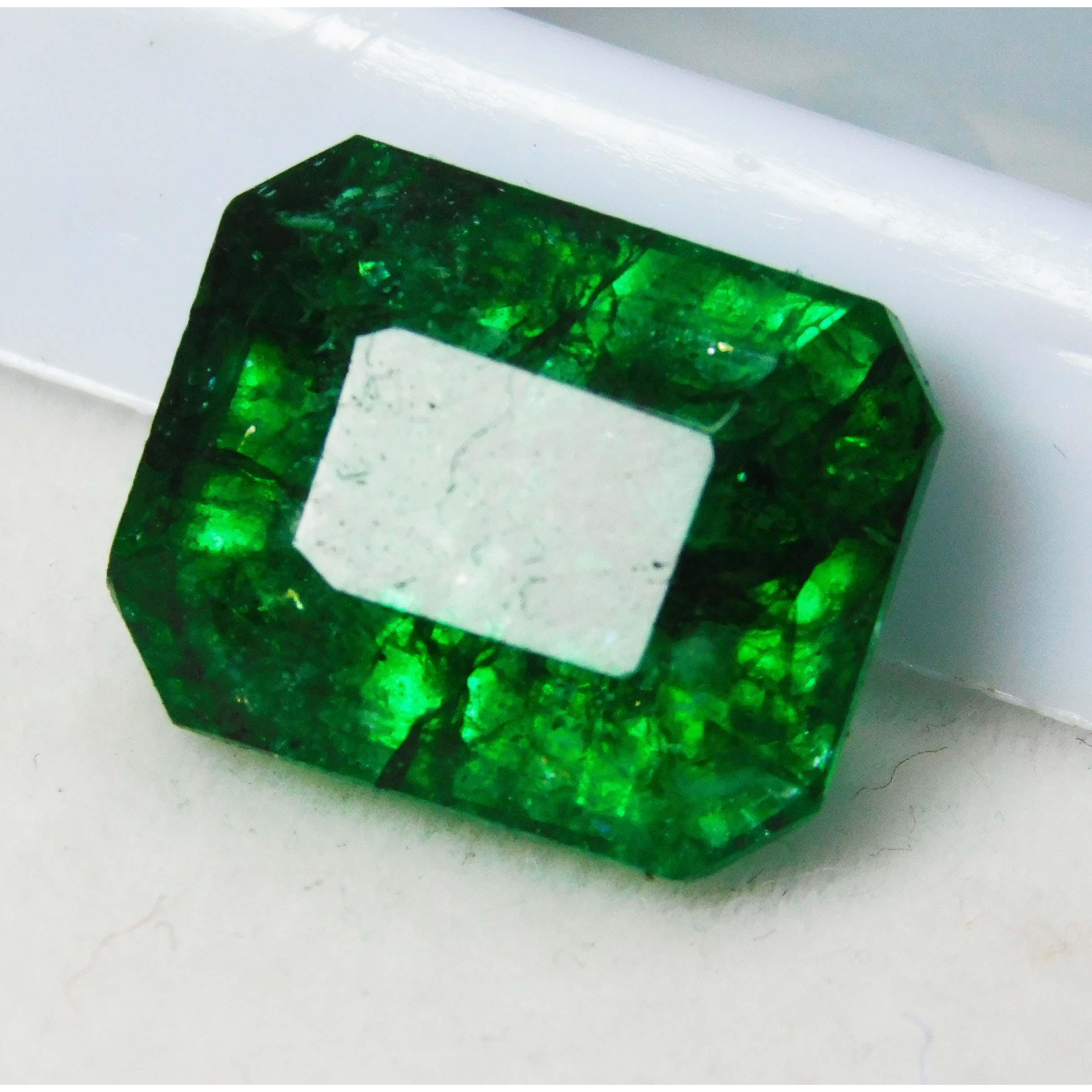 

Emerald Green Colombian Emerald Cut 8 Carat Natural CERTIFIED Loose Gemstone A-3881b 13.2 mm approx зелений