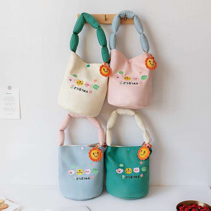 

Summer canvas bag bag underarm bag female niche student cute embroidered flower bucket bag cloth bag small bag рожевий
