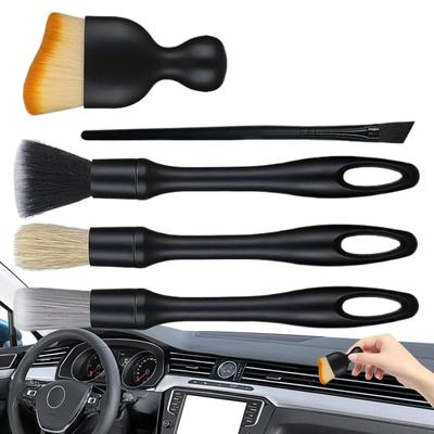 Îngrijire auto – Bureți, cârpe şi perii