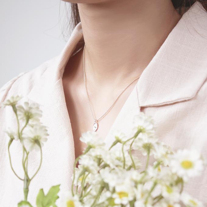 Custage Portrait Pendant Necklace