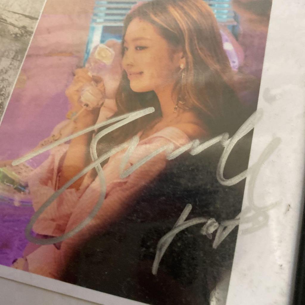 [USED] All blackpink members autographed in silver marker