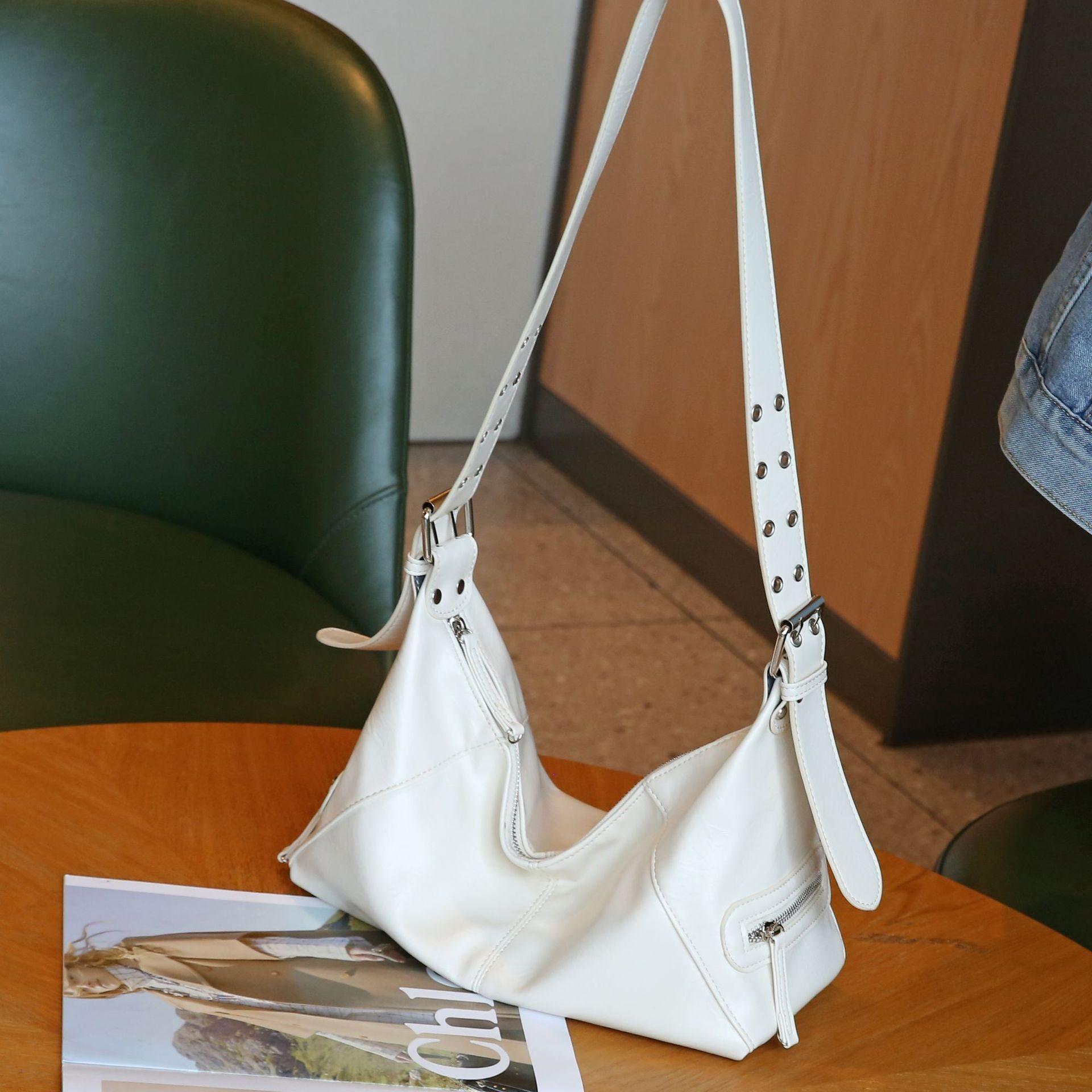 

Retro oil wax leather crescent bag women s high-end texture fashion shoulder messenger bag niche casual large-capacity solid color bag