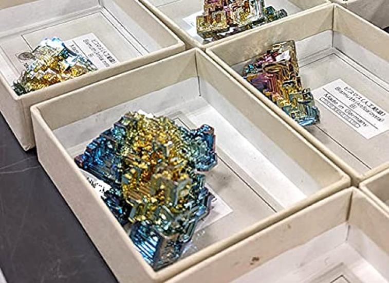 SCIENCE Mineral Specimen Bi blue lead Bismuth Made in L "Bismuth (artificial crystal) Germany" Size (45mm-/approx. 61-75g)