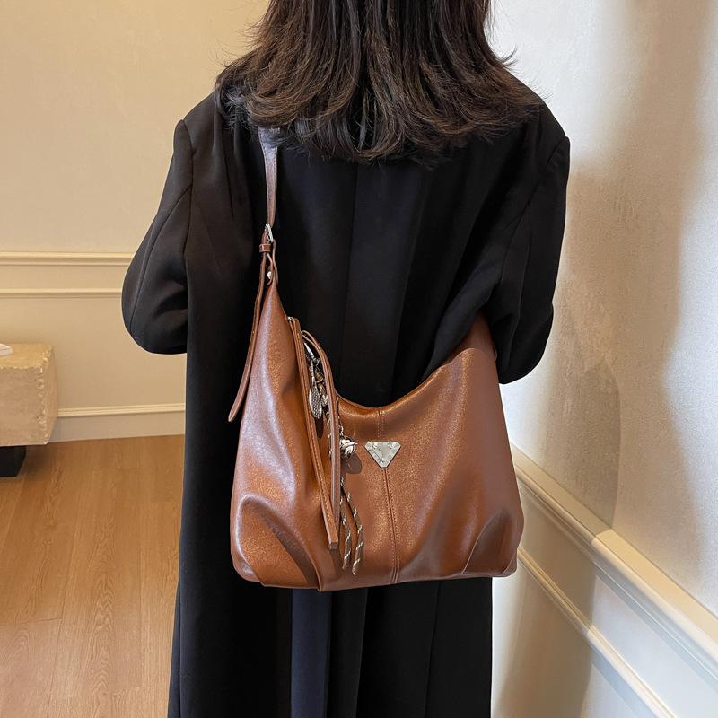 

Осень и зима новый тренд мода повседневная сумка-тоут женская 2025 ретро универсальная большая вместительность сумка через плечо 33*13*33