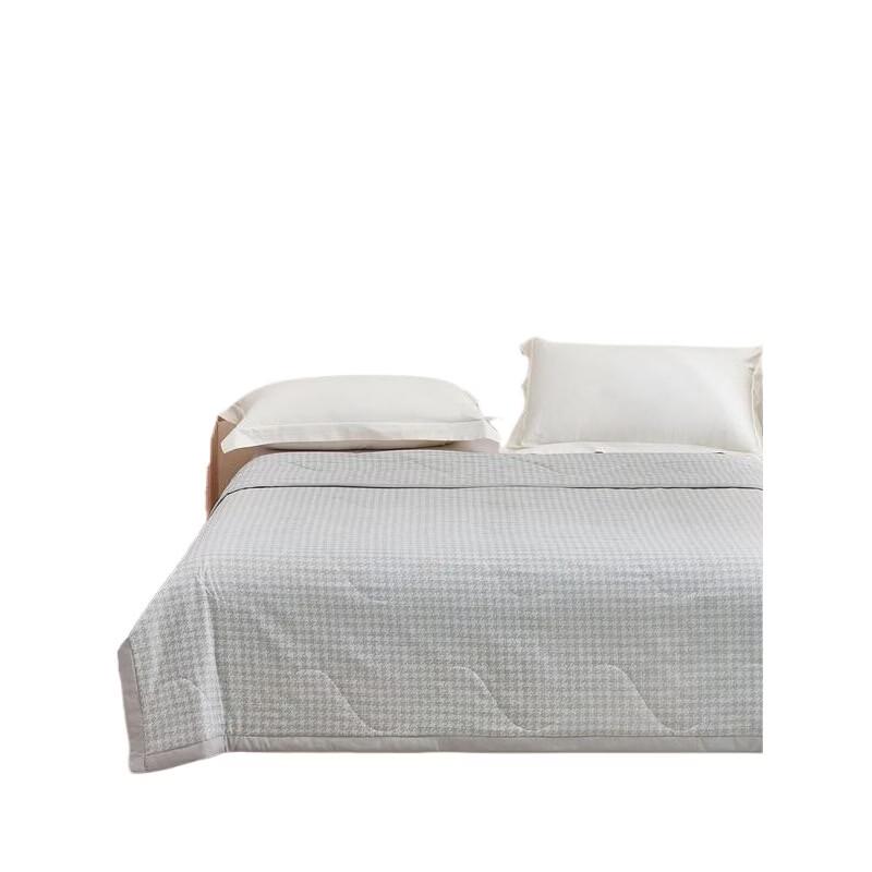 PLAYBOY Breathable All-Season Duvet