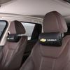 1 Adet Araba Logosu Koltuk Başlığı Deri Boyun Yastığı Aksesuarları Chevrolet Spark Captiva Cruze Malibu Equinox Trax Camaro Blazer Bolt İçin