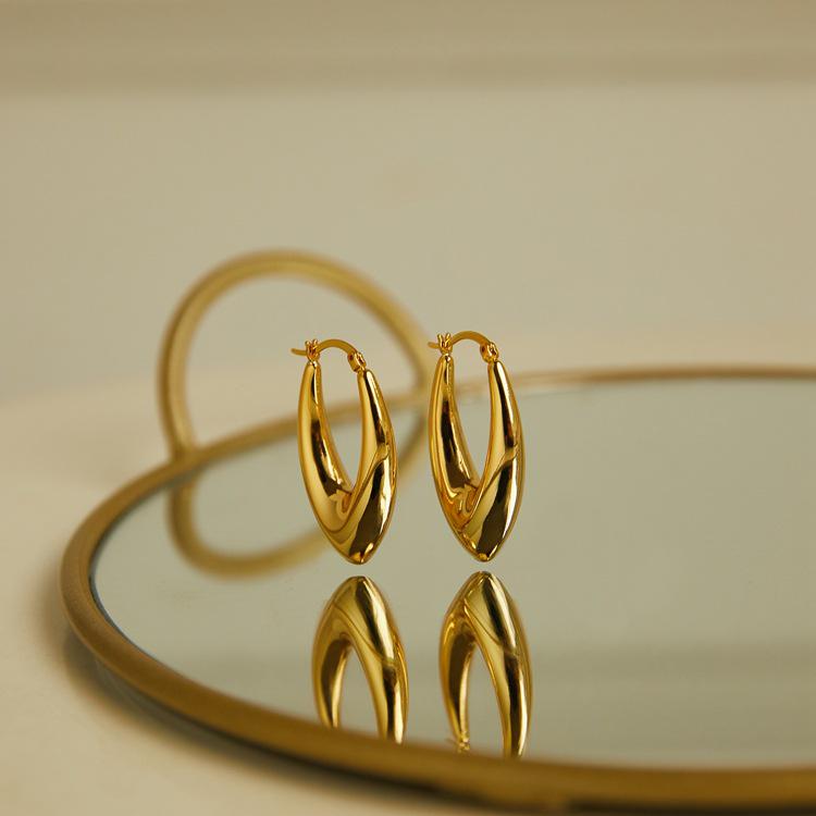 18K Gold U-Shaped Dangle Earrings with Hemp Rope Pattern