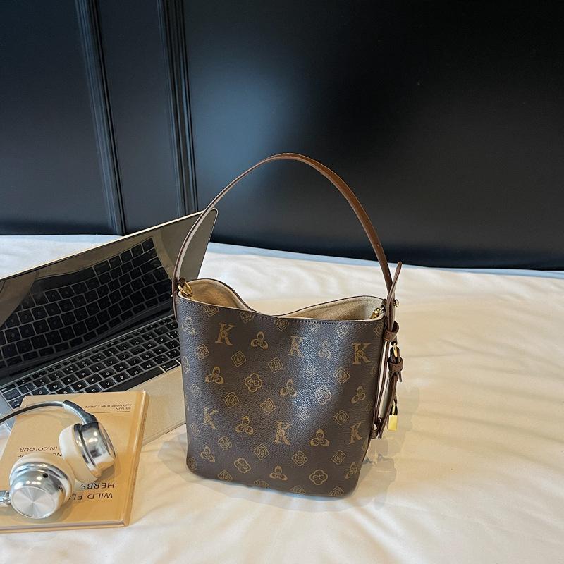 

New fashion style letter presbyopia bb bucket bag portable shoulder oblique span women s bag темно-коричневого кольору