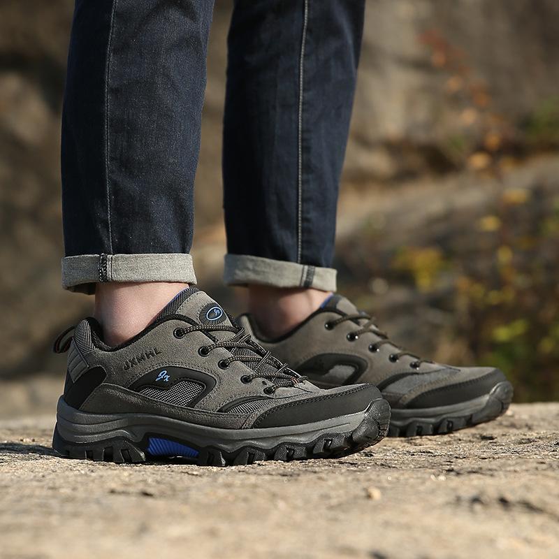 Autumn and Winter Men's Low-top Non-slip Outdoor Hiking Shoes Large Size Casual Walking Shoes Breathable Travel Shoes Hiking Shoes