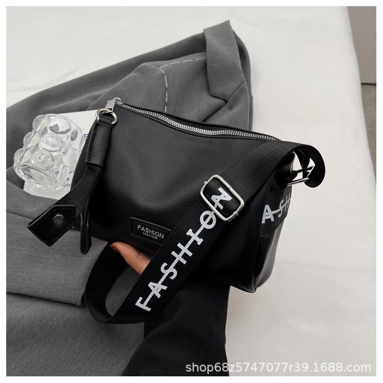 French Niche Design Bag Women's Bag 2025 New Spring and Summer Soft Surface Shoulder Messenger Bag Versatile Casual Pillow Bag