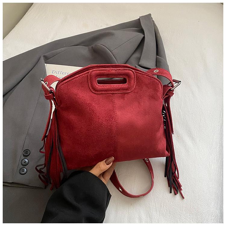 

Премиальная сумка с кисточкой женская 2025 новая модная сумка через плечо для通勤, повседневная сумка-мессенджер женская красный