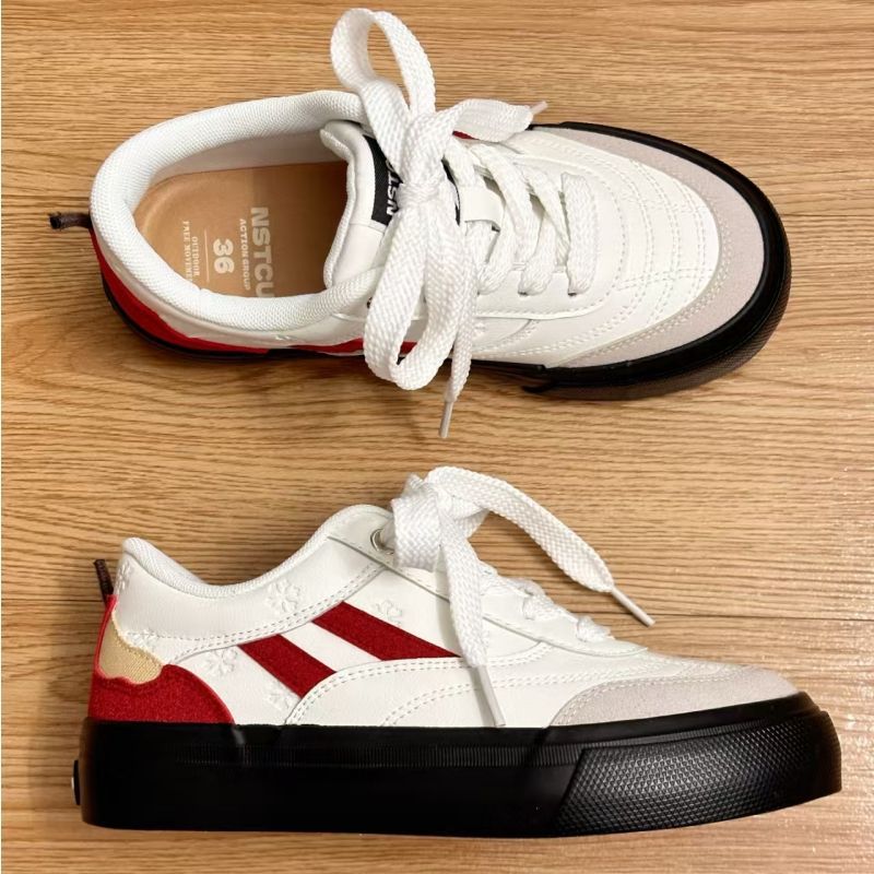 

2025 весна новые туфли-яблоки маленькие белые туфли женские американские нишевые кеды женский вайб стиль универсальная повседневная обувь тренд 40