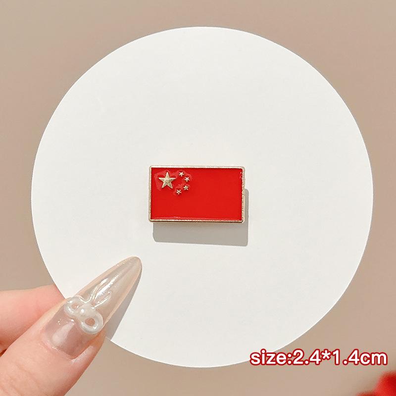 

Металлическая брошь-пин «Сердце и флаг красной панды» - Аксессуар для студенческой одежды