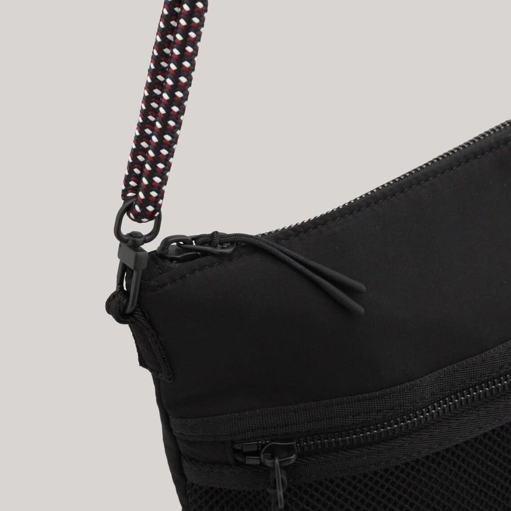 Tommy Hilfiger Weatherproof Musette Bag AM12741 FREE Black BDS