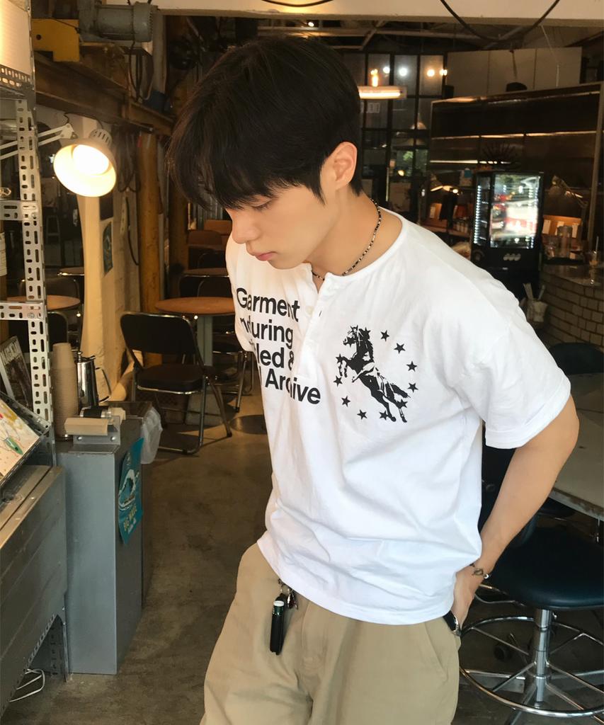 Eontaiteulseoul Unicorn Henley Neck Crop Short Sleeve White