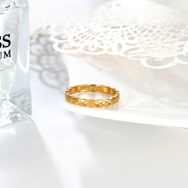 Korean Version Of Lamp Luxury Rhombus Fine Ring Simple Jewelry Niche Women'S Design Titanium Steel Electroplating Does Not Fade