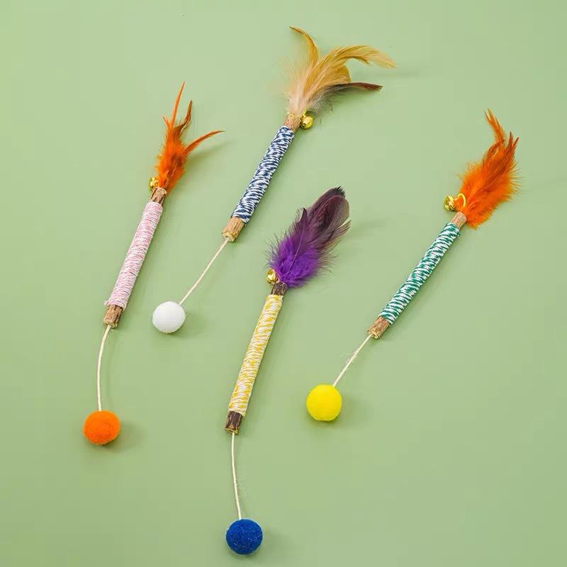 Natural Wood Catnip Toy with Gall Nut and Raffia Sisal for Teeth Cleaning and Teasing