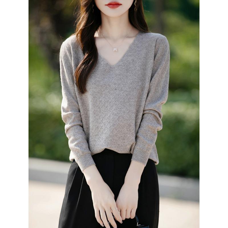 Autumn New Women's Knitted Sweater Andy Fleece Sweater Women's V-neck Long-sleeved Bottomed Prismatic Sweater Women's Batch