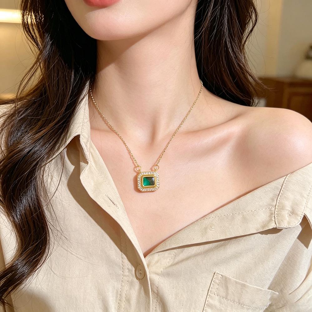Emerald Square Pendant Necklace with Micro-Paved Diamonds - Retro French Style, Versatile Jewelry for a Simple, Stylish Look