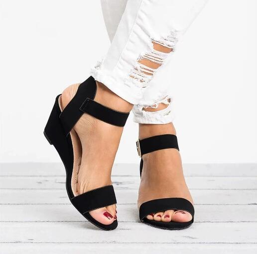 

Летние женские сандалии 2024 года, новые женские босоножки на танкетке и платформе, модные босоножки на плоской подошве с заостренным носком в римском стиле, белые, черные, женские туфли 41