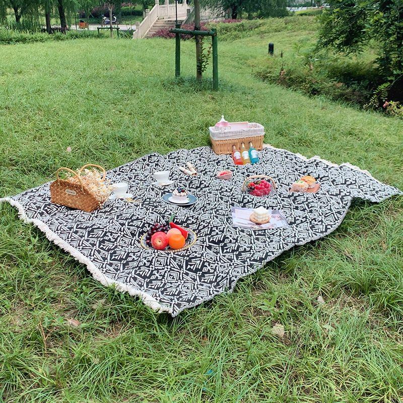 

Outdoor Portable Camping Bohemia Ins Picnic Mat Retro Ethnic Style Yarn-Dyed Mat Picnic Blanket Black and White Arrows 100*150cm