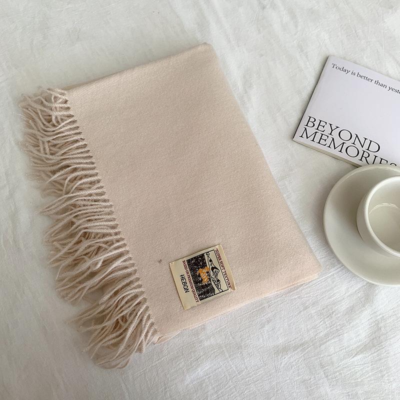 A Winter-specific, All-color, Multifunctional Scarf with A Soft Texture, Resembling The Feel of Cashmere, Providing Warmth and Protection.