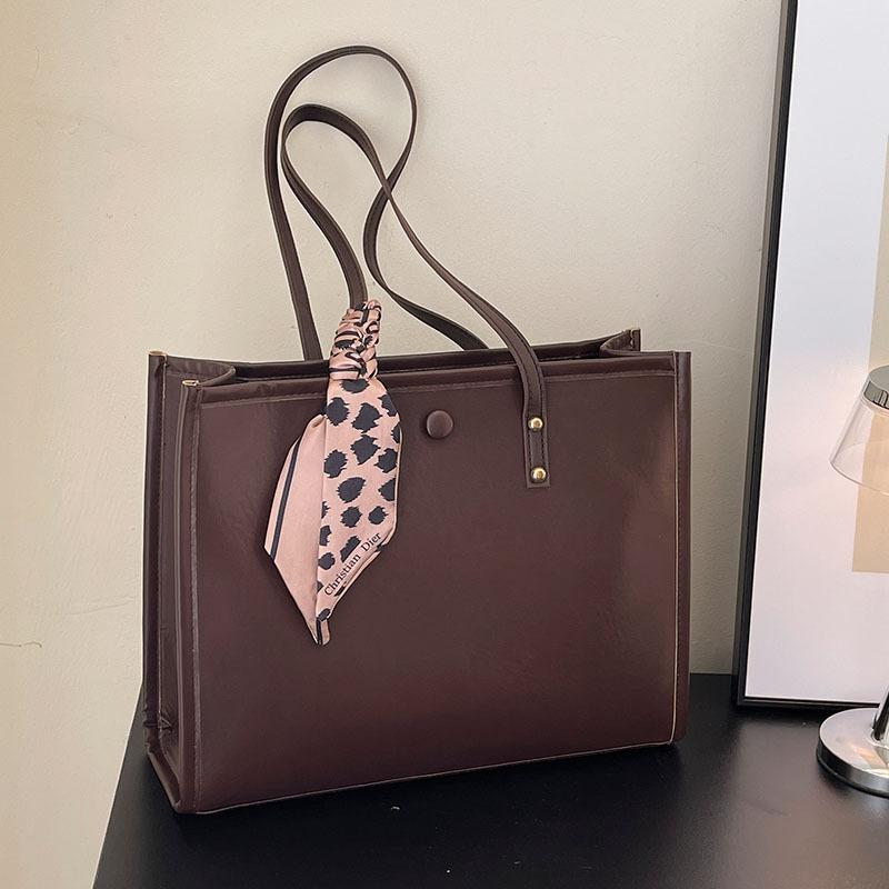 

Large capacity retro commuter tote bag women s autumn and winter 2025 new high-end atmospheric fashion shoulder bag