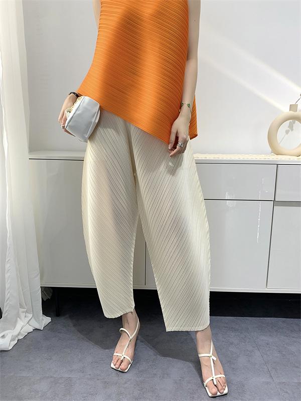 

Женские летние плиссированные брюки-фонарики свободного кроя Miyake 2023: Удобная и универсальная мода One Size