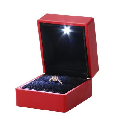 Creazione di gioielli e bijoux – Portagioie ed espositori per gioielli