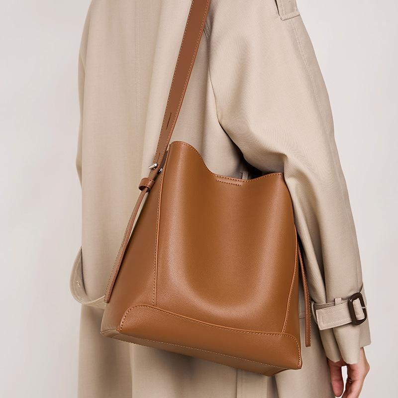 Genuine Leather Women's Messenger Bag Second Layer Cowhide Shopper Shoulder Bag Commuter Bucket Handbag Simple High-quality Female Tote Bag