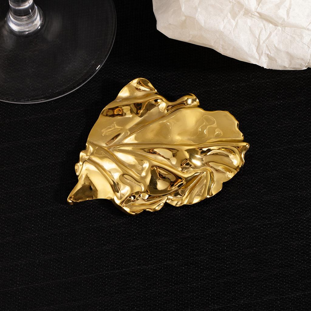 Metal Style Fashion Temperament Brooch Irregular Pleated Texture Brooch Temperament Fashion Design Corsage