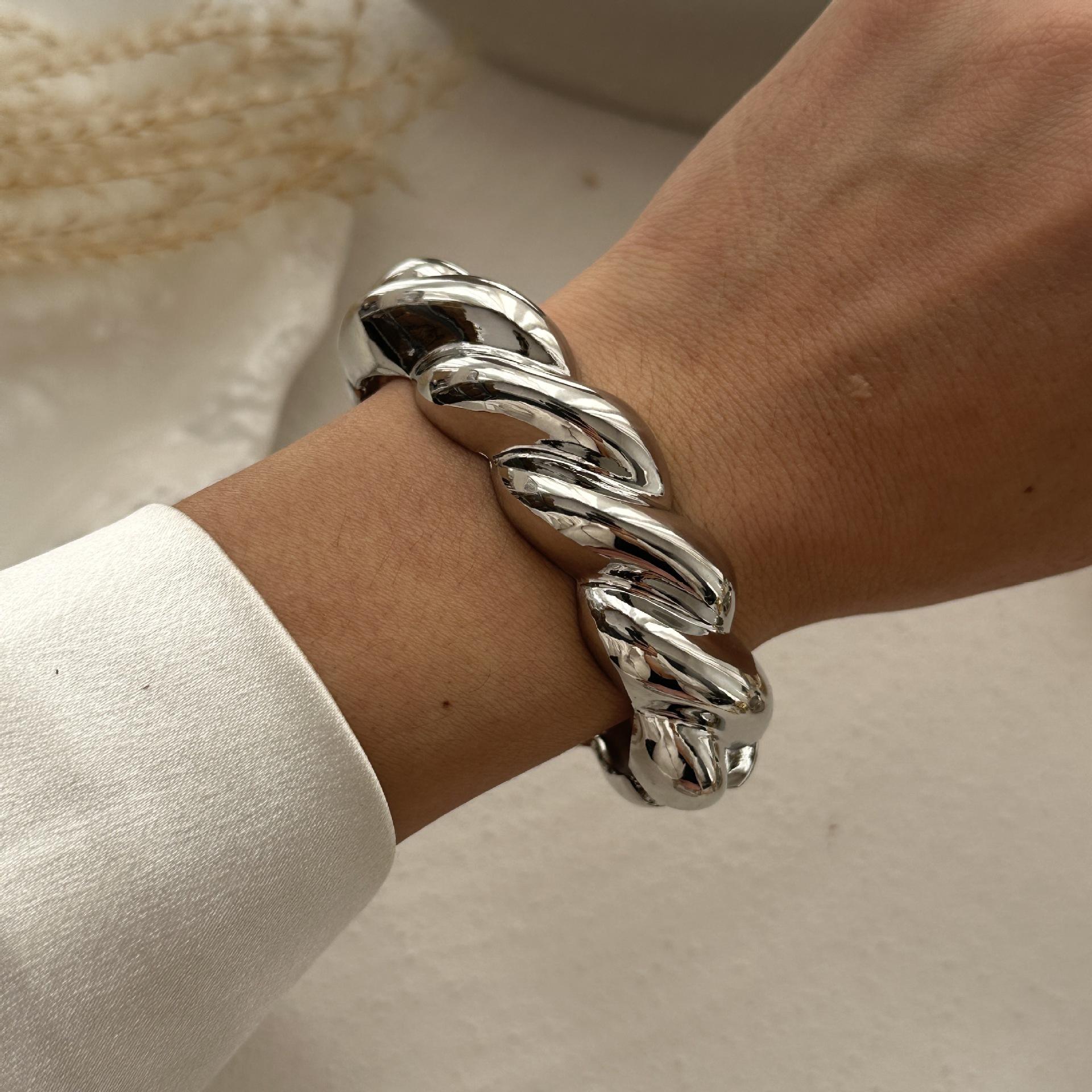 

DIEZI Fashion Heavy Metal Geometric Cuff Wide Bangles For Women Men Punk Vintage Hip Hop Hollow Round Bangle Bracelet Jewelry