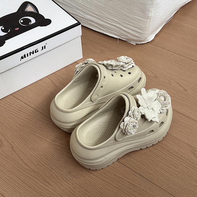 Fashion Versatile Casual Flower Hole Shoes Women's Summer New Design Versatile Classic Outer Sandals