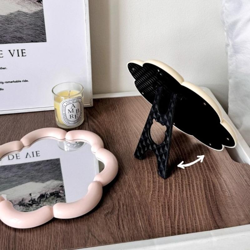 Niedliche blütenförmige Make-up-Spiegel für Frauen Desktop-Dekor Tragbarer Kosmetikspiegel Studentenwohnheim-Dekoration Großhandel 2025