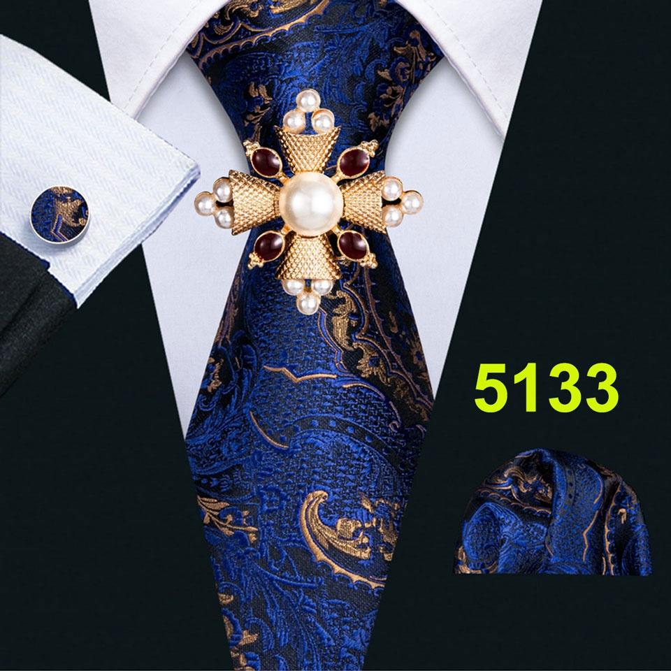 

Комплект для мужчин: галстук, брошь и карманный платок N-5133