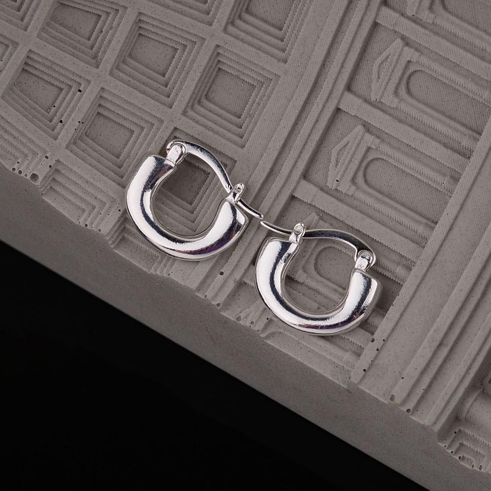 

Niche Design Sense Simple U-Shaped Necklace Style High Sense Temperament Versatile Light Luxury Accessories Neck Chain