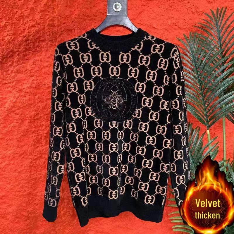 Men's European Fashion Fleece-Lined Sweatshirt, Round Neck, Warm, Lightweight, Versatile, Trendy, Youthful, Casual Base Layer.